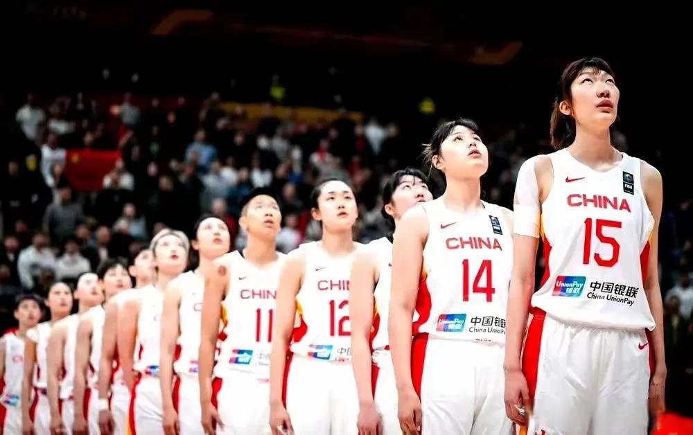 颁奖仪式：中国女篮领铜牌全队严肃杨舒予王思雨等多人难过落泪的简单介绍
