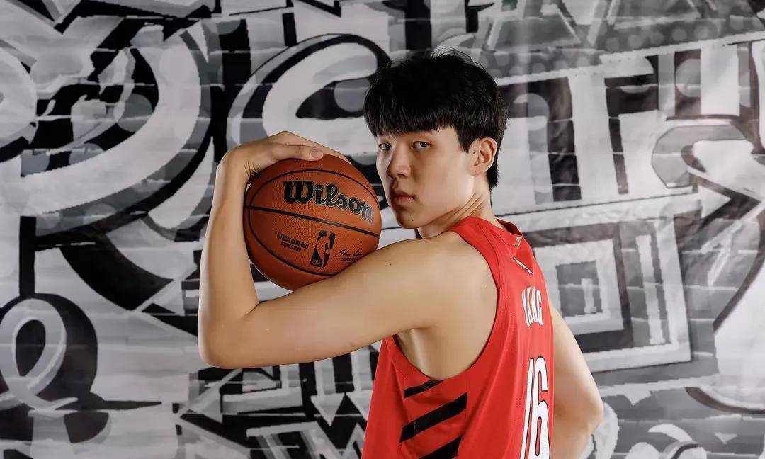 杨瀚森8+8+5+3篮板创新高夏联G4开拓者击败火箭