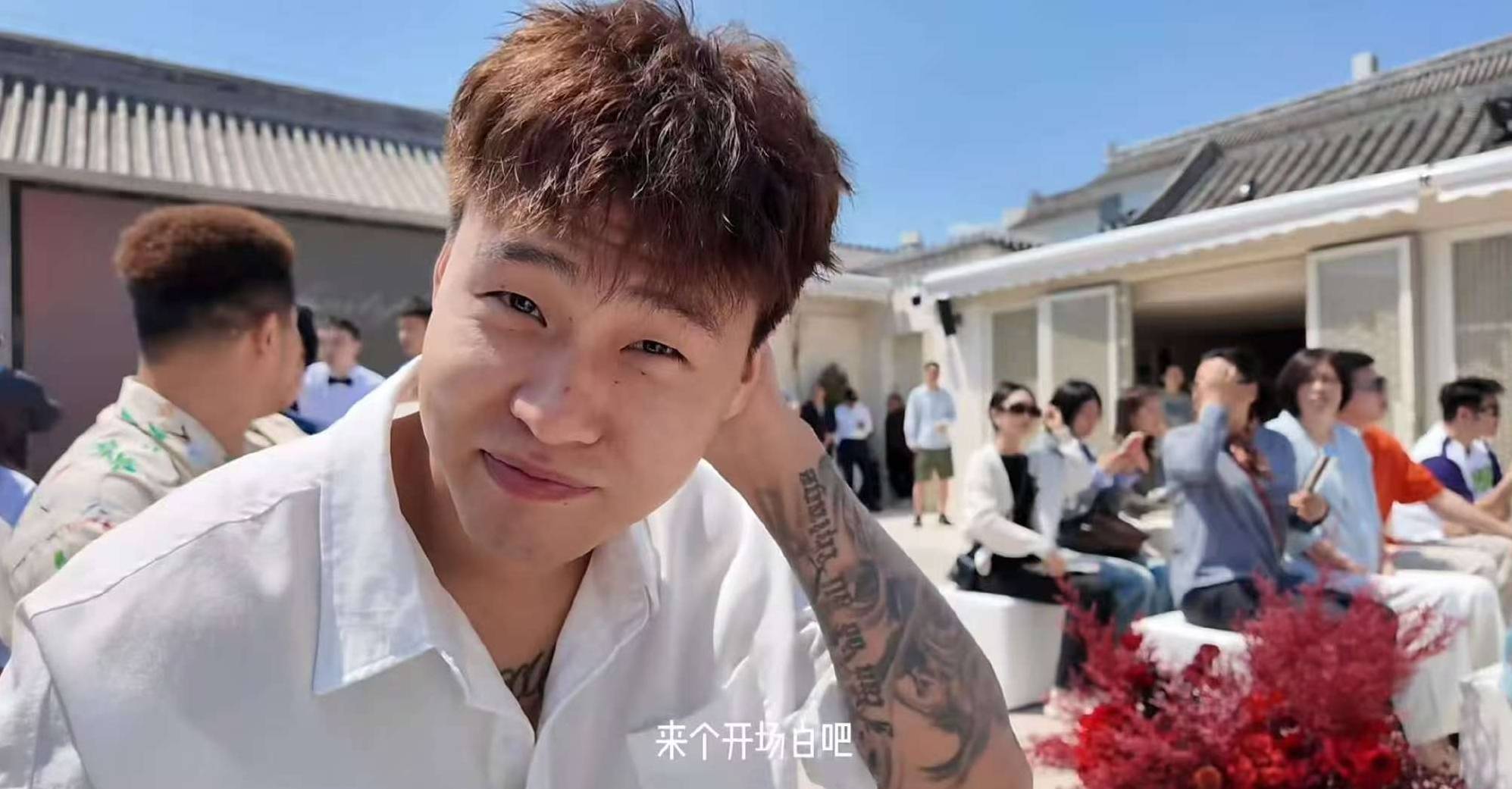 赵睿怒喷媒体:我是不应该出现在这个世界上?