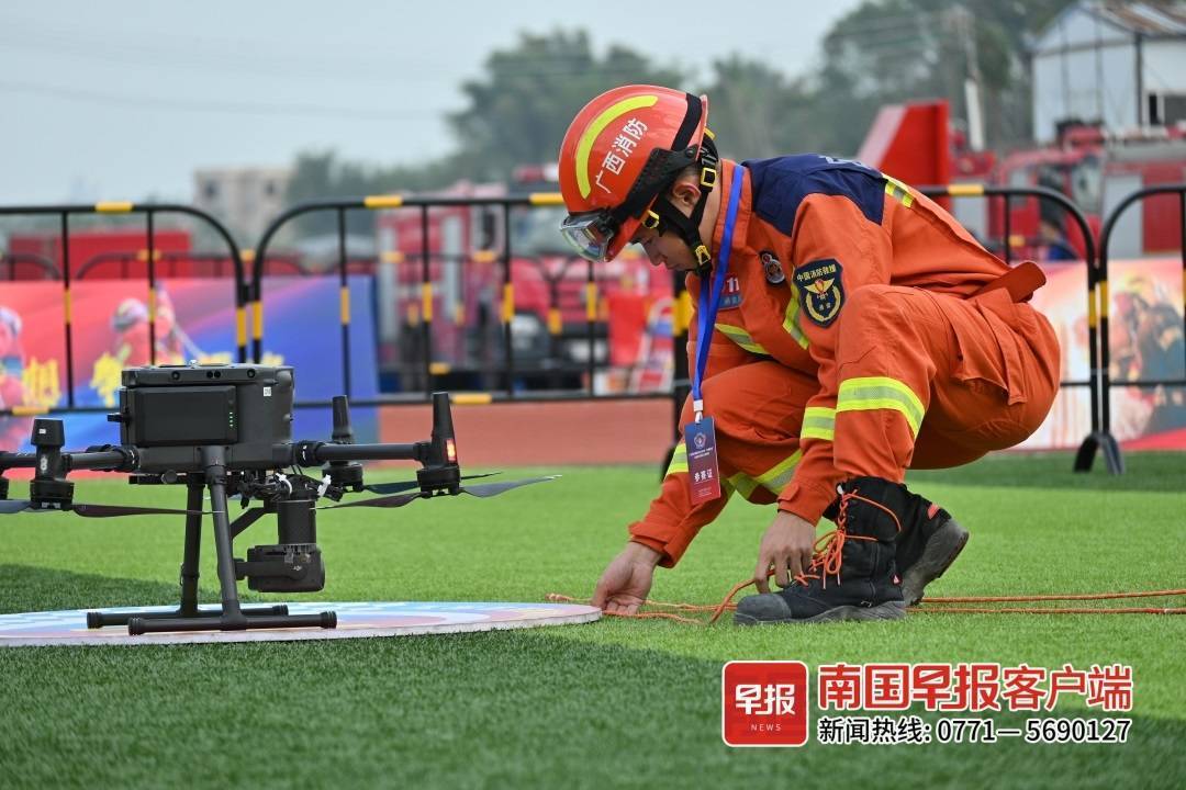 上海鹰队与对手在洲际球场上展开激烈角逐！